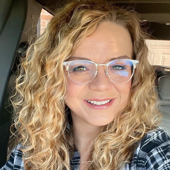 Meet your Posher, Tiffany - Picture 1 of 1